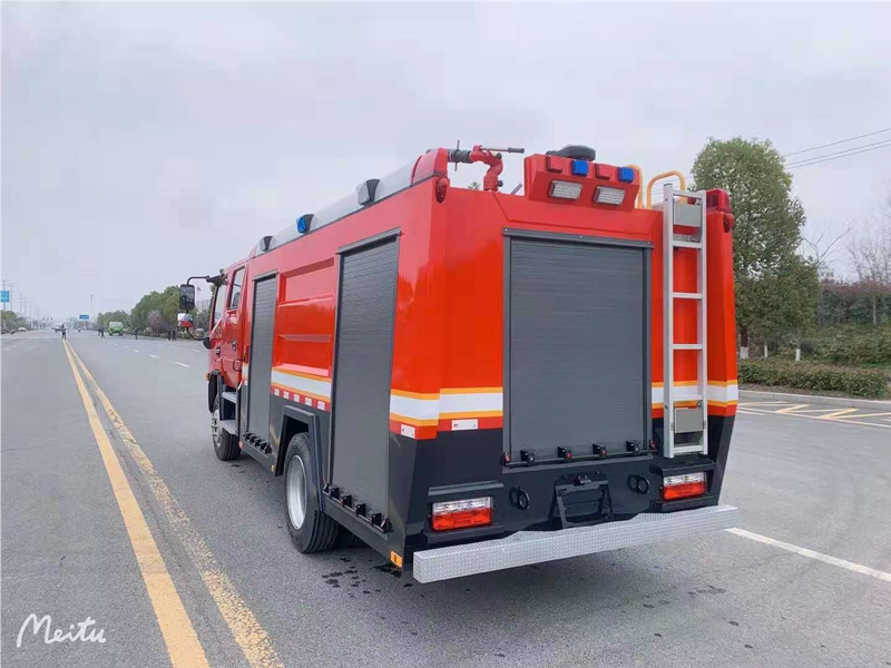 東風(fēng)5噸水罐消防車