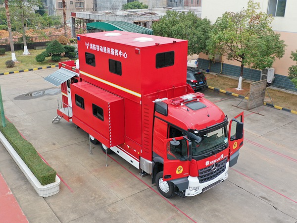 奔馳通訊指揮車