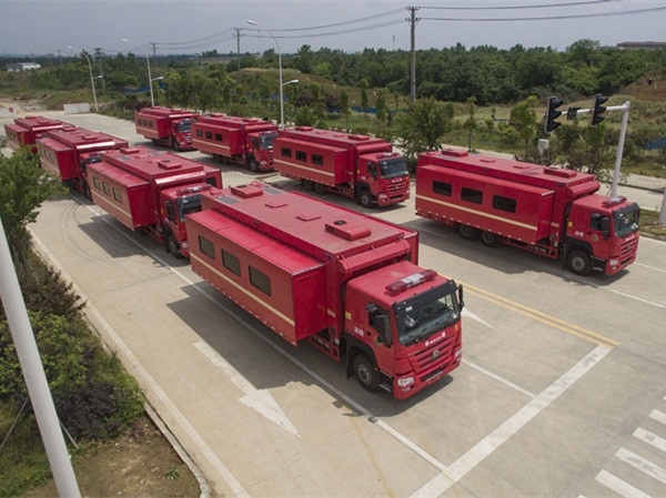 重汽豪沃后雙橋救援宿營車（8-24人）