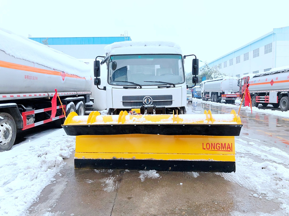 東風(fēng)天錦多功能抑塵除雪車