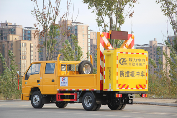 江鈴藍(lán)牌防撞緩沖車(chē)