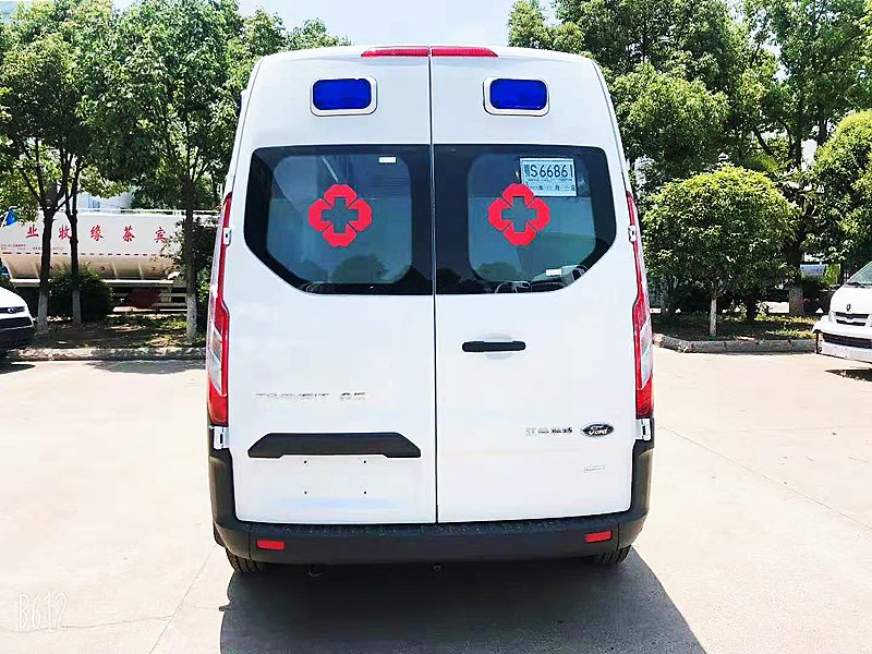 福特V362中軸中頂柴油版監(jiān)護(hù)型救護(hù)車