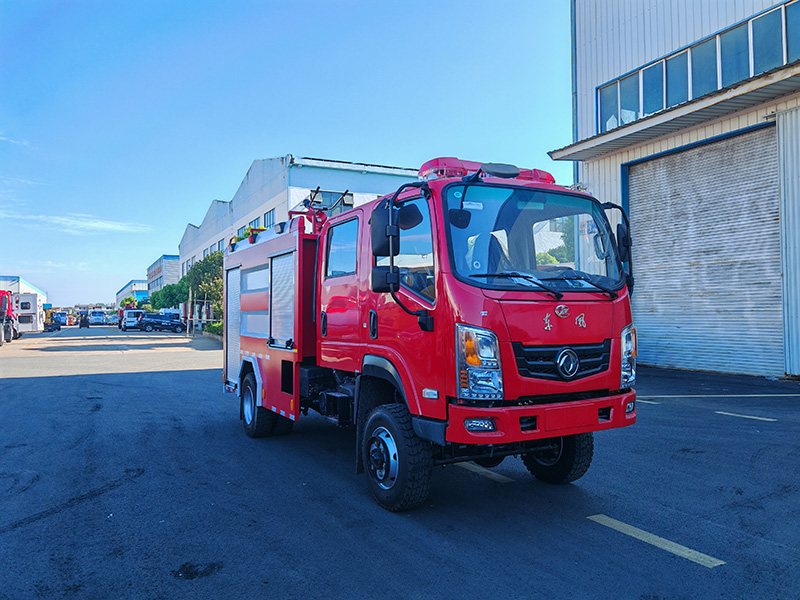 東風四驅(qū)3.5噸水罐消防車（全柴112KW）