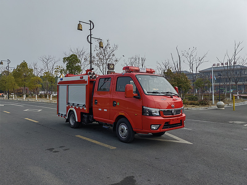 藍牌東風途逸0.85噸水罐消防車