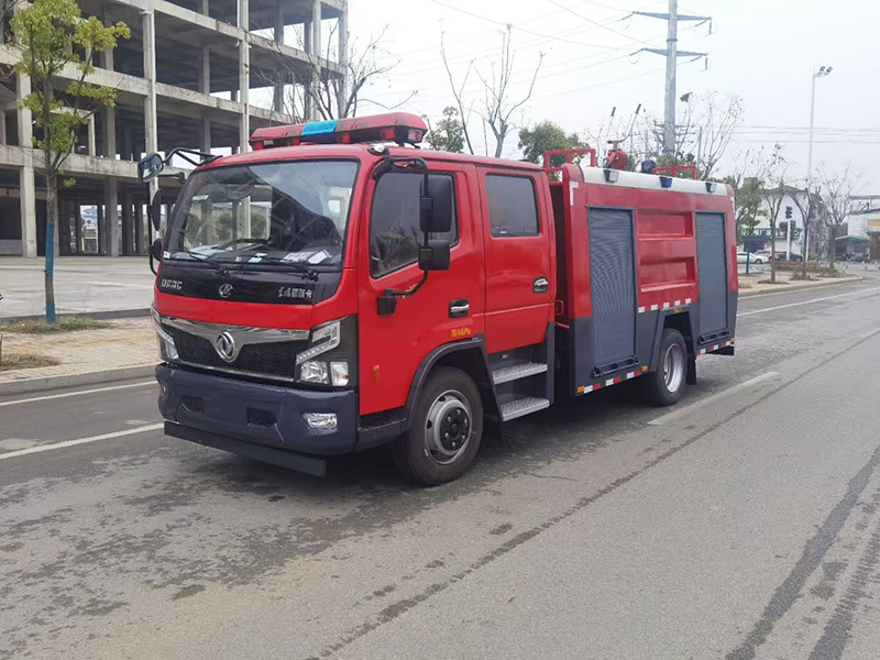 東風多利卡5噸泡沫消防車