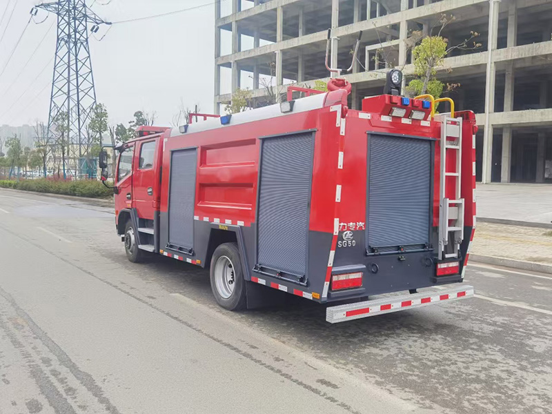 東風(fēng)多利卡5噸泡沫消防車(chē)