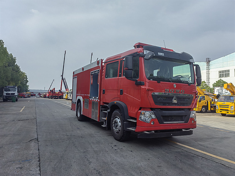 國六-重汽豪沃8噸泡沫消防車